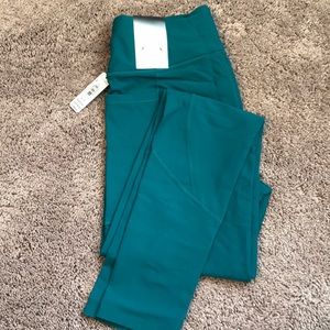 Victoria Sport Total Knockout Leggings - Brand New